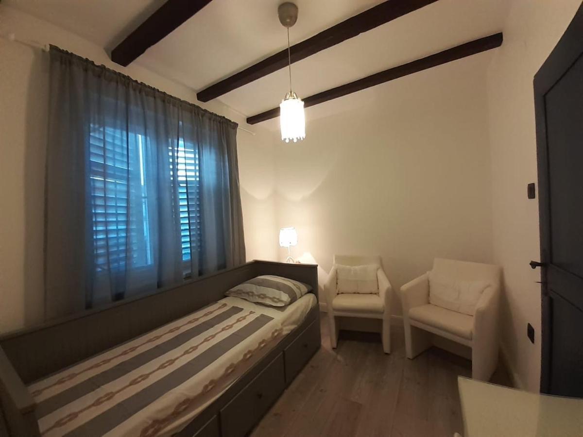 Apartments Dile ซูโกชัน ภายนอก รูปภาพ