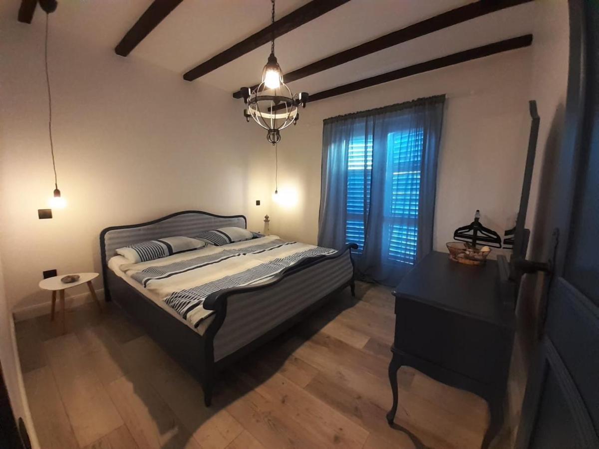 Apartments Dile ซูโกชัน ภายนอก รูปภาพ